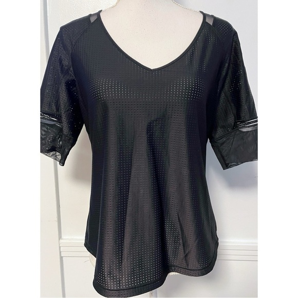 lululemon athletica Tops - Lululemon • Var-City 1/2 Sleeve Black Mesh Jersey Top